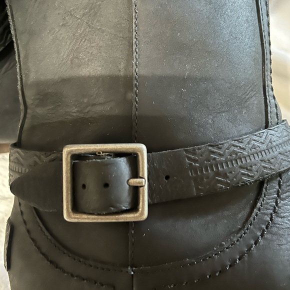 Ugg Camren Black Boots - Picture 7 of 11